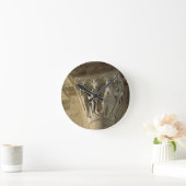 Column Capital, depicting St Benedict performing a Runde Wanduhr (Zuhause)