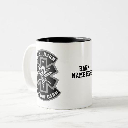 Combat Medic - Anpassbarer spartanischer Patch Zweifarbige Tasse (Vorderseite Links)