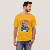 Comic-Biker auf einem Motorrad T-Shirt (Vorne ganz)