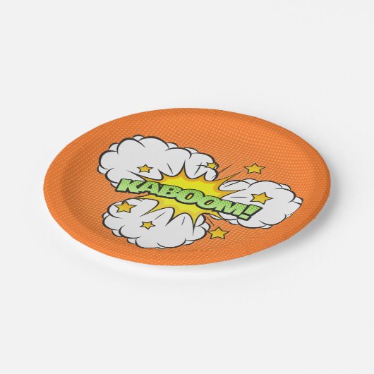 Comic Buch KABOOM! auf orangefarbenem Hintergrund Pappteller (Schrägansicht)