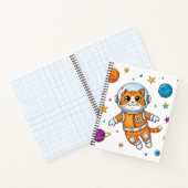 Comic-Katze-Astronaut schwebt im Weltraum Notizblock (Innenseite)