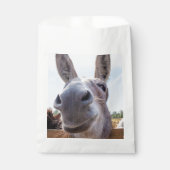 Comical Gray Smiling Donkey Geschenktütchen (Vorderseite)