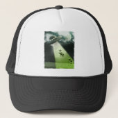 Comical UFO Cow Abduction Hat Truckerkappe (Vorderseite)