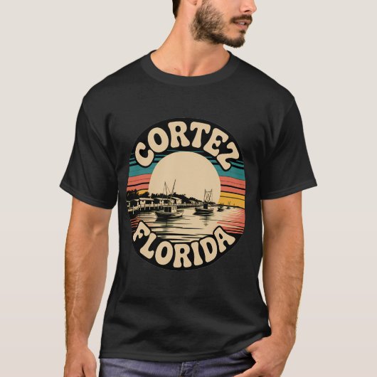 Comillas Spanien Fischerboote Pixel Art Küstenlini T-Shirt (Vorderseite)