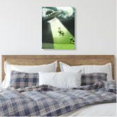 Comische UFO Kuh Abduktion gesteppte Canvas Print Leinwanddruck (Insitu (Schlafzimmer))