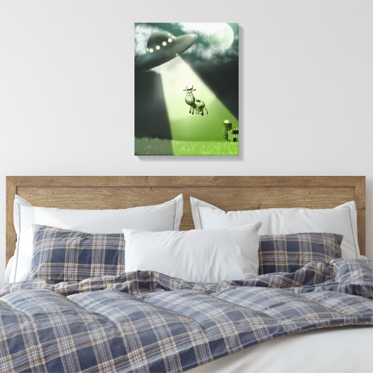 Comische UFO Kuh Abduktion gesteppte Canvas Print Leinwanddruck (Insitu (Schlafzimmer))