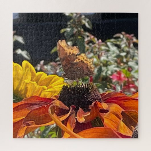 Comma Butterfly auf einer Rudbeckia-Blume Puzzle (Vertikal)