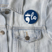 Comma La Harris Satzzeichen mit Crown 2024 Button (Beispiel)