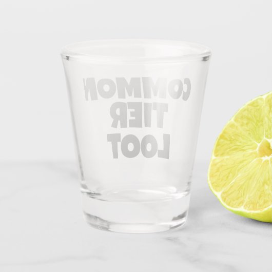 Common Tier Loot Gamer Gray Slogan Schnapsglas (Rückseite)