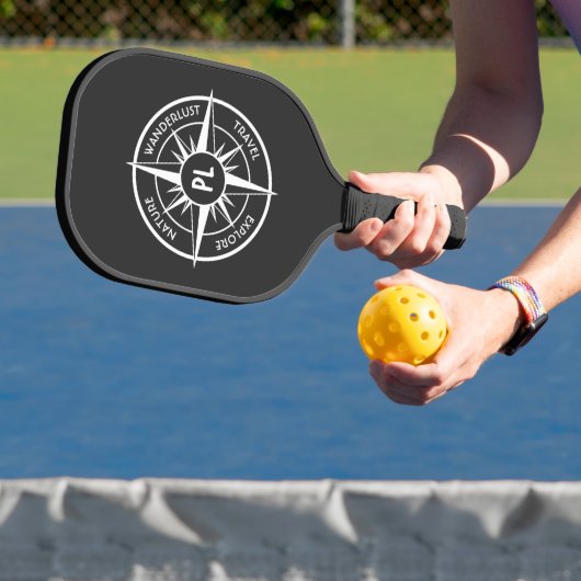 Compass star emblem monogram black and white pickleball schläger (InSitu)