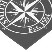 Compass Star Monogramm personalisierbares Emblem Kurzer Tischläufer (Ecke)