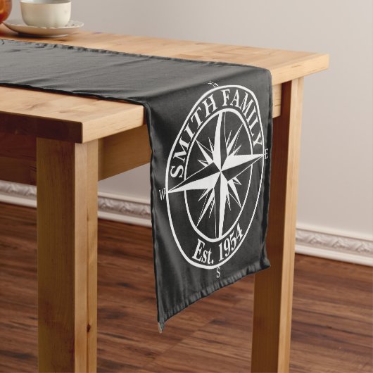 Compass Star Monogramm personalisierbares Emblem Kurzer Tischläufer (Beispiel)
