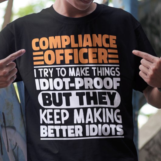 Compliance Officer Ich versuche, die Dinge lustig  T-Shirt