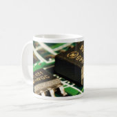 Computer-Chip-Stromkreise Kaffeetasse (Vorderseite Links)