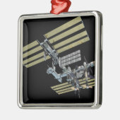 Computergenerierte Ansicht 11 Silbernes Ornament (Links)