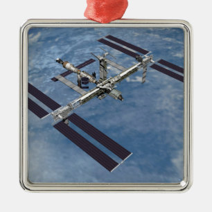 Computergenerierte Ansicht 22 Silbernes Ornament