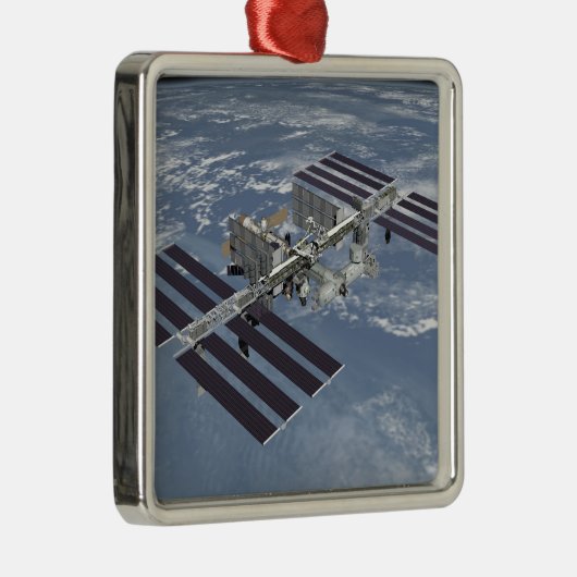 Computergenerierte Ansicht 27 Silbernes Ornament (Rechts)