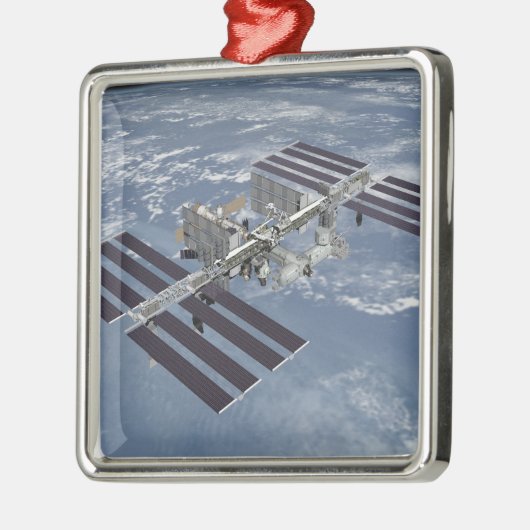 Computergenerierte Ansicht 27 Silbernes Ornament (Links)