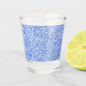 Computergenerierte blaue Blätter Schnapsglas (Vorderseite)