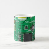 Computermuster der grünen elektronischen Schaltung Kaffeetasse (Mittel)
