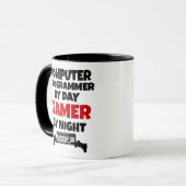 Computerprogrammierer am Tag Gamer by Night Tasse (Vorderseite Links)