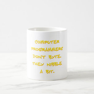 Computerprogrammierer geben sich nicht auf kaffeetasse