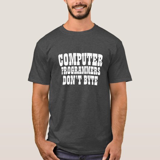 Computerprogrammierer geben sich nicht auf T-Shirt (Vorderseite)