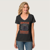 Computerprogrammierer mit Kaffee T-Shirt (Vorderseite Vollansicht)