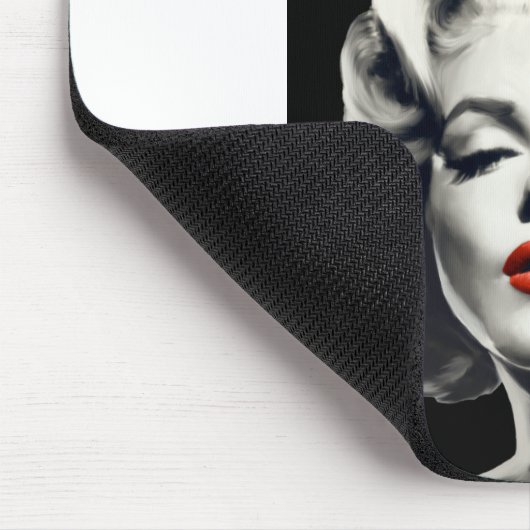 CON24BW-V4 rote Lippen Marilyn IN BLACK.tif Mousepad (Ecke)