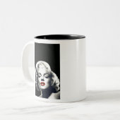 CON24BW-V4 rote Lippen Marilyn IN BLACK.tif Zweifarbige Tasse (Vorderseite Links)