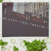 Con Edison's Brief Begegnung mit St. Marks Geschirrtuch (Gefaltet)