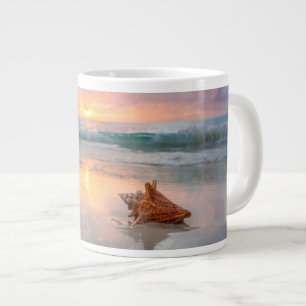 Conch-Muschel am Strand Jamaika Jumbo-Tasse