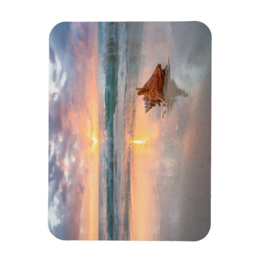 Conch-Muschel am Strand | Jamaika Magnet (Vertikal)