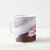 Conch Muschel auf der Beach Tasse (Vorderseite Links)