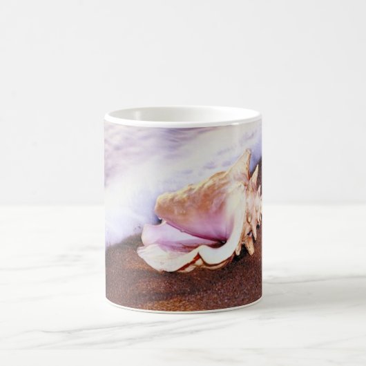 Conch Muschel auf der Beach Tasse (Mittel)