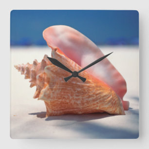Conch Shell On Beach 2 Quadratische Wanduhr