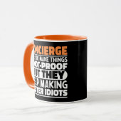 Concierge Ich versuche, Dinge lustig zu machen Spr Tasse (Vorderseite Links)