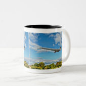 Concorde auf Schlüssen Zweifarbige Tasse (VorderseiteRechts)