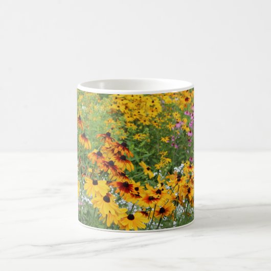 Coneflowers entlang einer Bahn Kaffeetasse (Mittel)