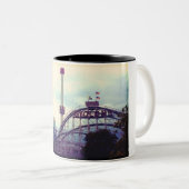 Coney Island-Wirbelsturm Zweifarbige Tasse (VorderseiteRechts)