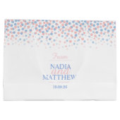Confetti dots Rosa blaue Hochzeitsgeschenktasche Große Geschenktüte (Rückseite)
