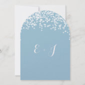 Confetti Dusty Powder Blue Wedding Einladung (Rückseite)