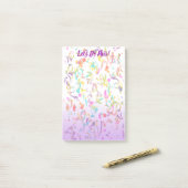 Confetti-Streifen und lila Steigungs-Schablone Post-it Klebezettel (Auf Schreibtisch)