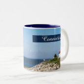 Connecticut-Strände und Leuchtturm-Tasse Zweifarbige Tasse (VorderseiteRechts)