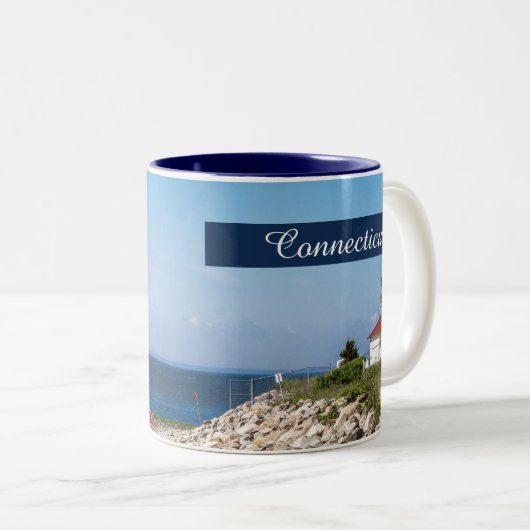 Connecticut-Strände und Leuchtturm-Tasse Zweifarbige Tasse (VorderseiteRechts)