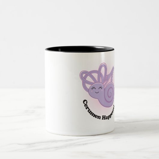 Connie Cochlea "Cerumen Happens!"Tasse Zweifarbige Tasse (Mittel)