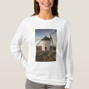 Consuegra, antike Windmühlen von La Mancha T-Shirt