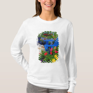 Container Garden Design mit blauem Stuhl in unsere T-Shirt