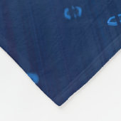 Containment (2026) fleecedecke (Ecke)