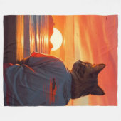 "Contemplative Cat at Sunset: Whimsical Beach Art" Fleecedecke (Vorderseite (Horizontal))